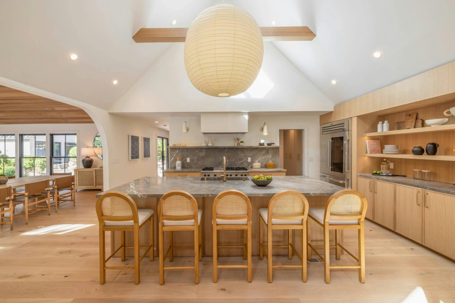 Meridith-Baer-Home-Home-Staging-New-York-Sag-Harbor-Transitional-Kitchen